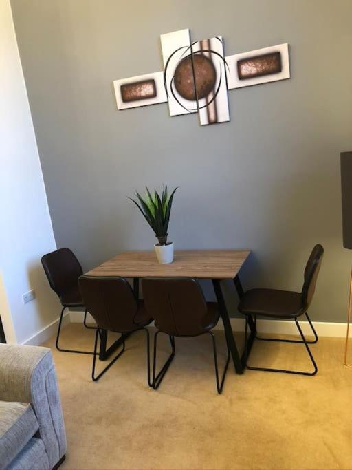 Fusilier Apartment Wrexham City Exteriör bild